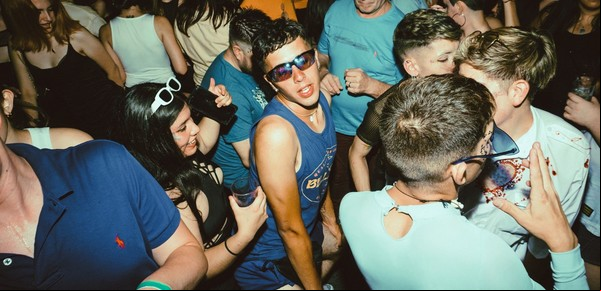 Una noche en la "Fresca", la fiesta LGBTIQ+ del Conurbano