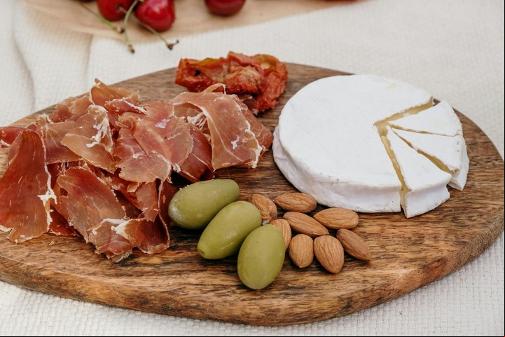 Picada gourmet con jamón crudo. Foto: Pexels
