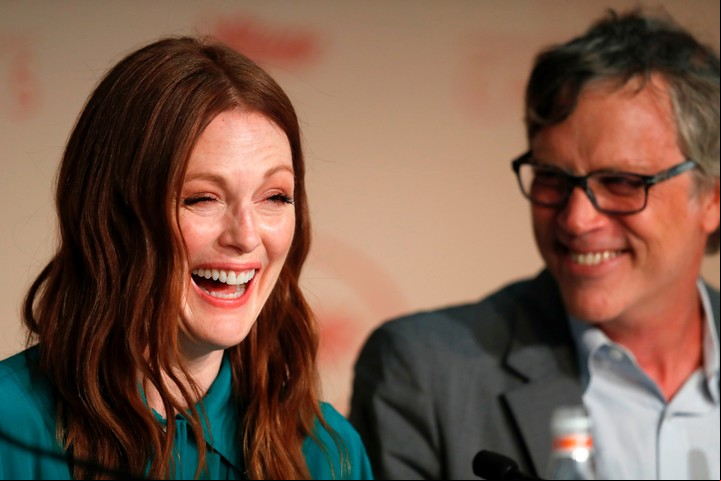 La actriz estadounidense Julianne Moore y el director estadounidense Todd Haynes asisten el 18 de mayo de 2017 a una rueda de prensa. / AFP PHOTO / Laurent EMMANUEL