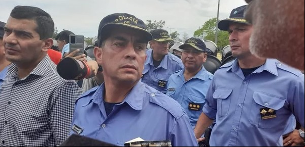 Fuertes protestas de policías frente a la Casa de Gobierno de Catamarca
