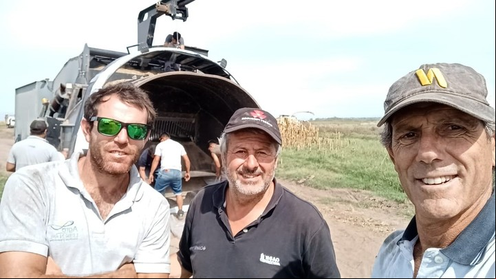 Walter Barneix (centro) junto a René Martineau e hijo.