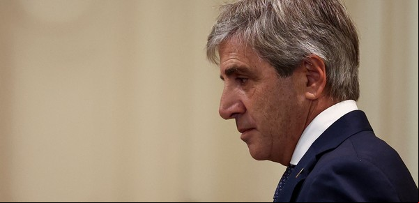 Tras el fallo a favor de Chubut, Luis Caputo elogió al tucumano Jaldo, el único gobernador que no se solidarizó con Torres
