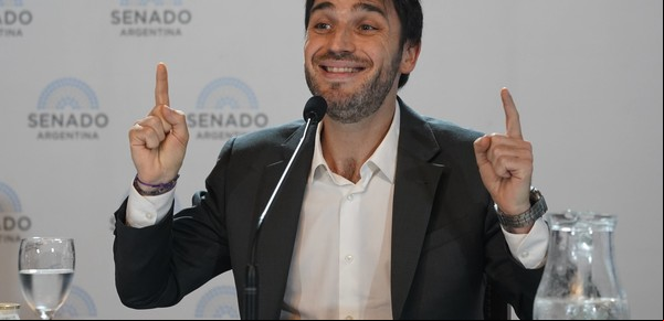 “Yo laburo los miércoles”: la insólita anécdota que contó Ignacio Torres sobre los asesores “ñoquis” en el Congreso