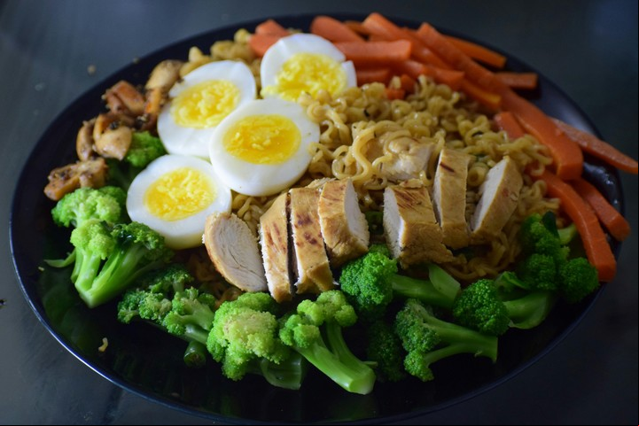 Carnes, huevos, lácteos. Un aporte insuficiente de proteínas perjudica al metabolismo. Foto: Pexels.