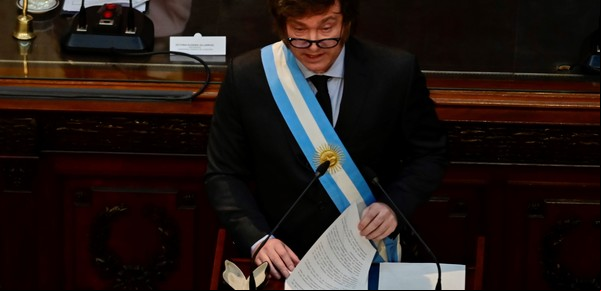 Javier Milei envió un fuerte tiro por elevación a Gerardo Morales: "Casta privilegiada", "monarcas" y "absurdos obscenos de impunidad"