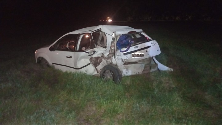 Así quedó el Ford Fiesta que fue impactado por la camioneta de Roly Serrano.