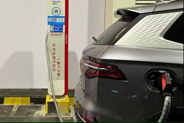 Un kilómetro por cada segundo enchufado: carga de autos eléctricos tan rápida como cargar nafta