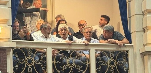 María Eugenia Vidal apuntó a los sindicalistas que escucharon a Axel Kicillof desde un palco de la Legislatura: "Jinetes del fracaso de la Provincia"