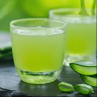 Para qué sirve el té de sábila y los beneficios de tomarlo por la noche