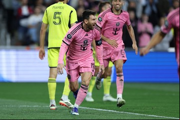 Un golazo de Lionel Messi y un milagro de Luis Suárez salvaron el invicto de Inter Miami, que sueña en la Concachampions