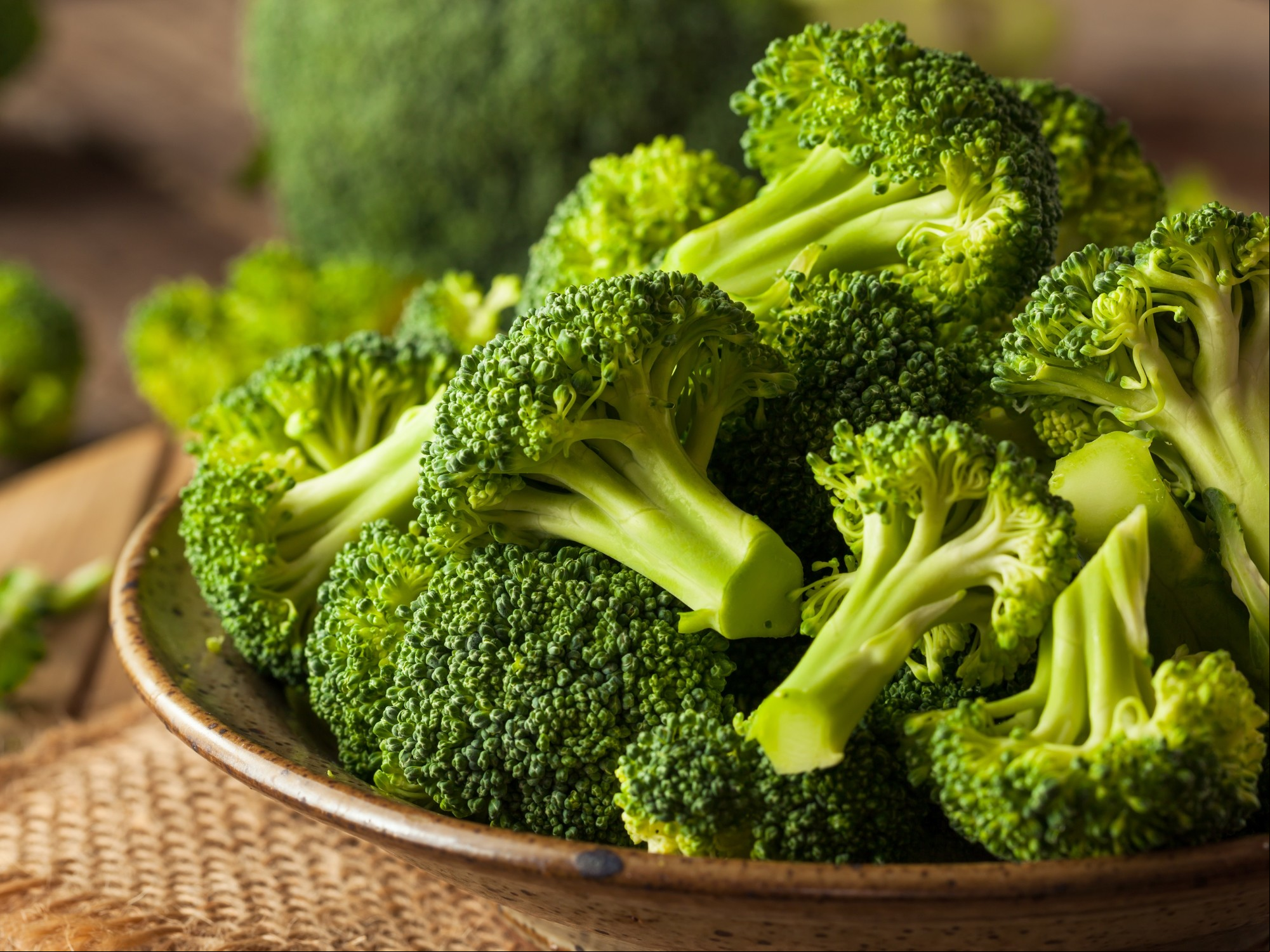 La mejor manera de cocinarlo para preservar sus nutrientes es al vapor, entre tres y cinco minutos. Foto: Shutterstock.