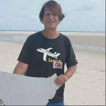 Un detective aficionado encontró decenas de piezas del vuelo de Malaysia Airlines