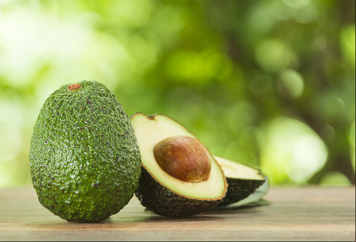 La semilla o carozo de palta es comestible Foto: Shutterstock.