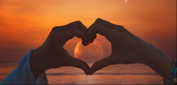 Eclipse y Luna llena en Libra: influencias de Venus y Saturno sobre el amor y el deseo