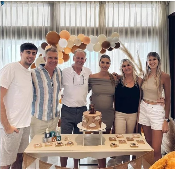 Alejandro Fantino y su esposa, Coni Mosqueira, cuando anunciaron que su hijo se llamaría Beltrán.