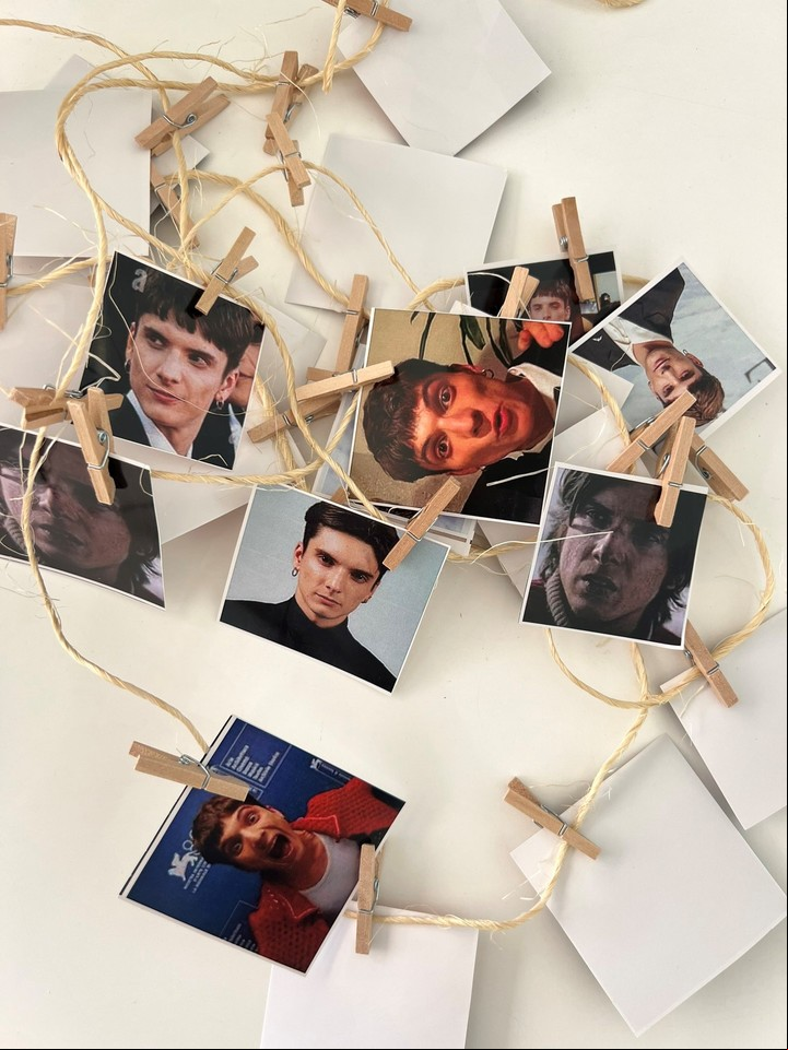 El curioso regalo que recibió una niña de 12 años por parte de su amiga, con fotos de los actores de la película española. Foto: Twitter @revistapola