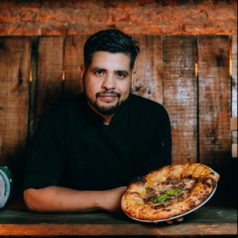 Fue lavacopas, puso una pizzería en el Centro y es el primer argentino entre los 3 mejores pizzeros del mundo