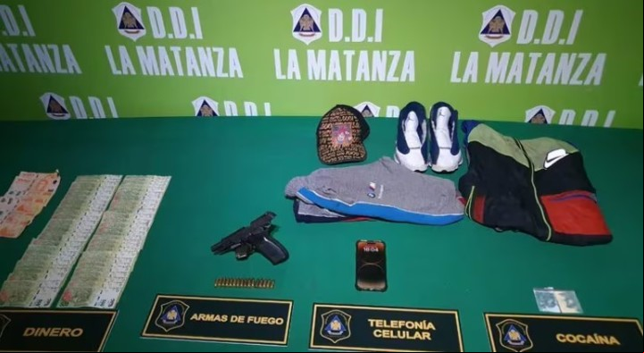 Los objetos secuestrados a Tambussi. Entre ellos, una 9 milímetros.