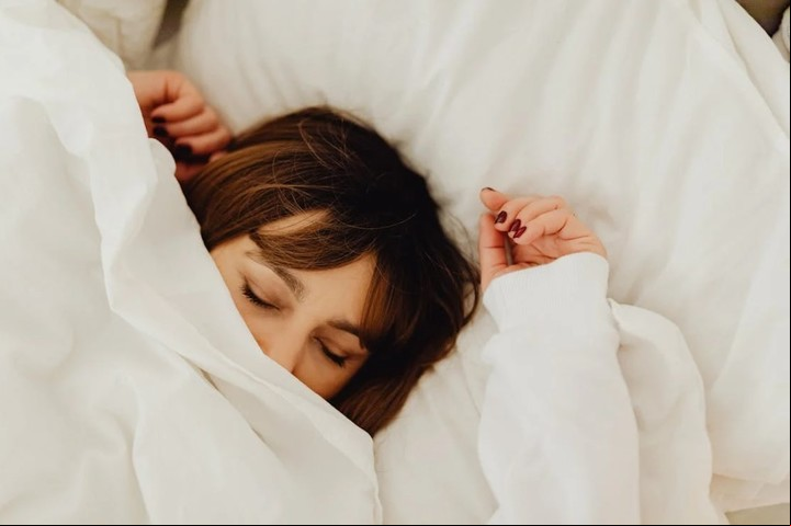 Es recomendable dormir a ciertas temperaturas para que el cuerpo se enfríe y el cerebro se prepare para descansar. 