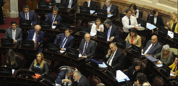 El aumento de sueldos del Senado generó ruido interno en el oficialismo y quejas en la oposición