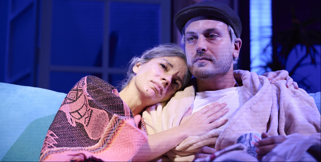 Gimena Accardi se luce en "En otras palabras", una obra sobre el amor, la compasión y el Alzheimer, que dirige Nicolás Vázquez