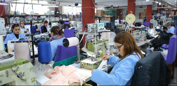Tras años de subir los precios más que la inflación, los textiles culpan a los shoppings y a la apertura por la recesión actual