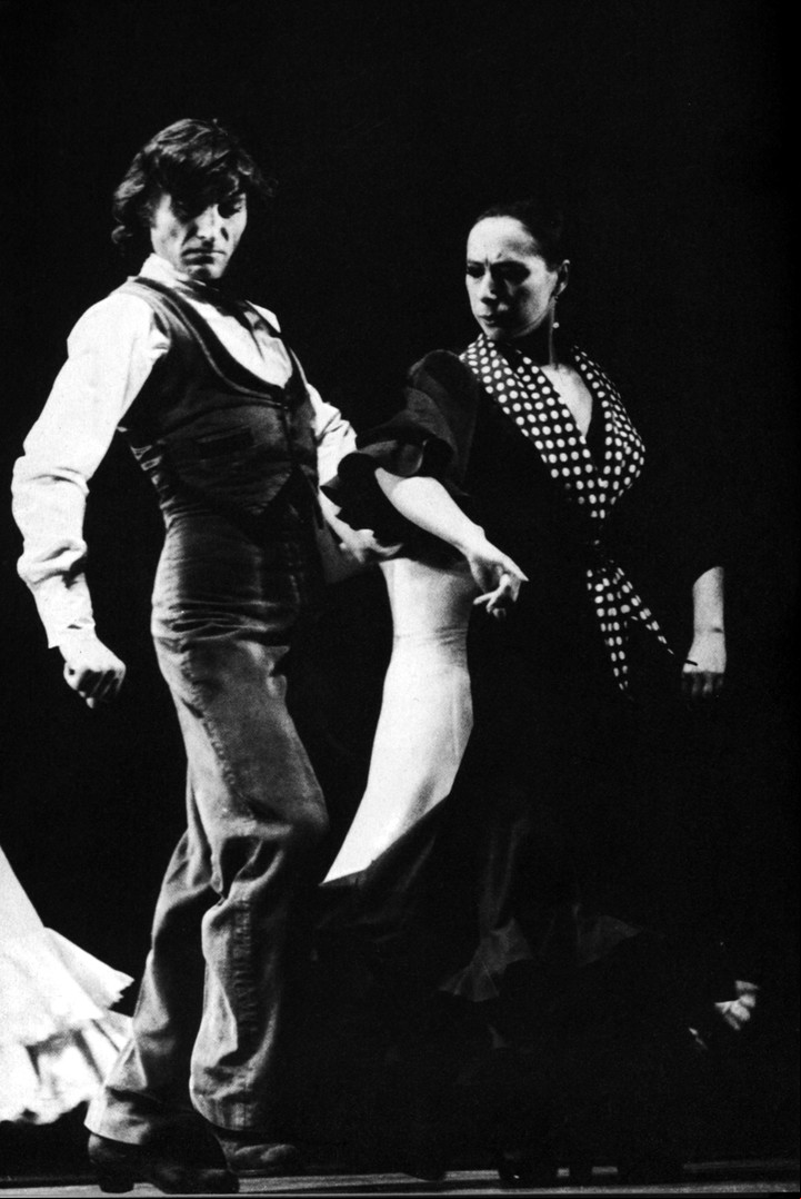 Antonio Gades, en "Bodas de sangre", la traducción a danza flamenca de la obra de Federico García Lorca.