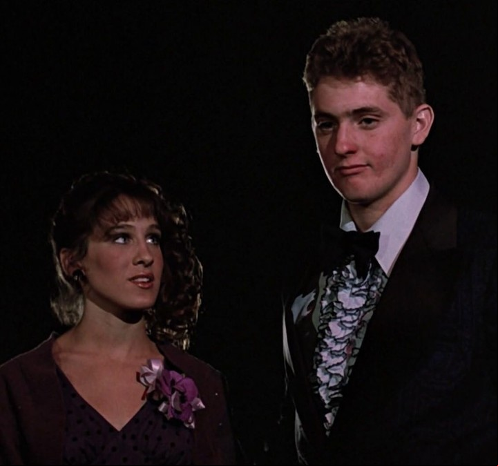 ¿Se acuerdan? En roles secundarios estaban Sarah Jessica Parker y Chris Penn, hermano de Sean.