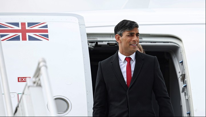 El primer ministro británico, Rishi Sunak, mantiene firme su intención de enviar a Ruanda a los inmigrantes sin papeles. Foto: AP  