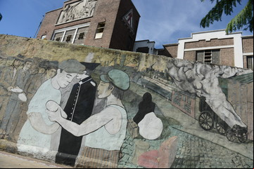 Qué cuentan los 87 murales que le dan identidad a una avenida clave