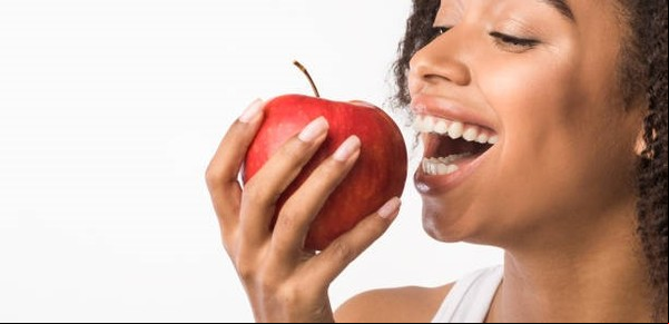 Cuáles son los alimentos que ayudan a mantener una dentadura sana y una sonrisa perfecta