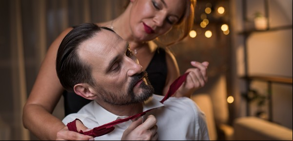 Las 10 mejores canciones en inglés para hacer un “striptease” a tu pareja 