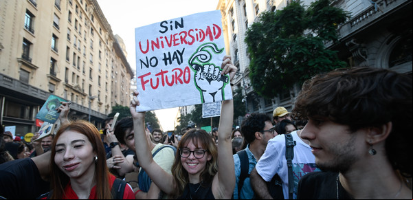 Universidades: Javier Milei veta la ley "para ahorrar", pero deja de recaudar 25 veces más por beneficios impositivos