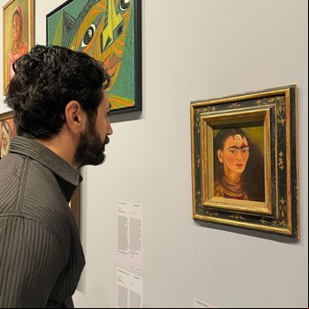 Frida debutó en la Biennale, 
¿y le piden que regrese a su país? 