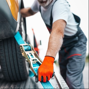 Críticas opositoras a la medida que quita el servicio de grúas de los seguros de autos: "No saben que más inventar para hacer de la vida un quilombo"