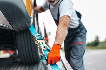 Críticas opositoras a la medida que quita el servicio de grúas de los seguros de autos: "No saben que más inventar para hacer de la vida un quilombo"