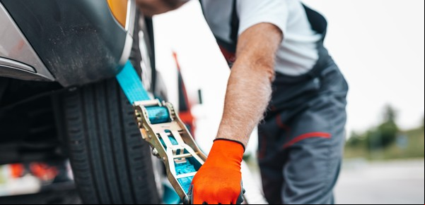 Críticas opositoras a la medida que quita el servicio de grúas de los seguros de autos: "No saben que más inventar para hacer de la vida un quilombo"