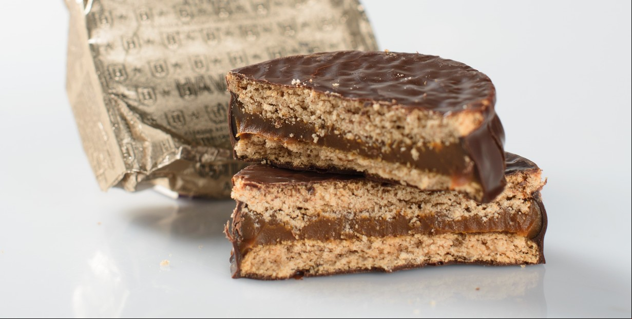 Cuáles son los mejores alfajores según la calidad de su cobertura de chocolate