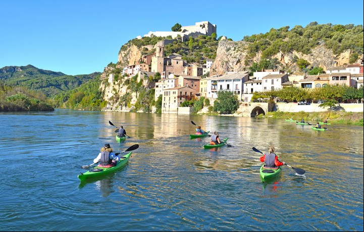Miravet, al otro lado del río Ebro. Foto Shutterstock