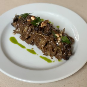 Tagliatelle veganos con crema de hongos