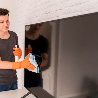 Cómo dejar la pantalla de tu televisor impecable con solo dos productos