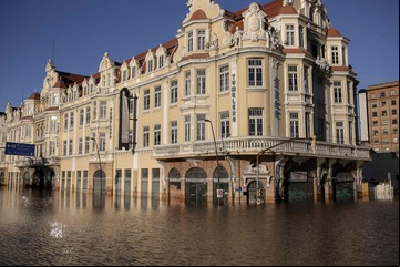 Las inundaciones castigan distintos países del mundo, agravadas por el cambio climático