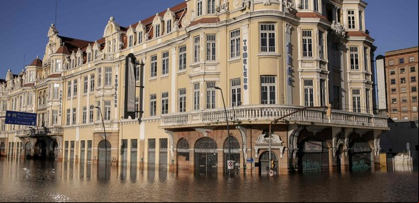 Las inundaciones castigan distintos países del mundo, agravadas por el cambio climático
