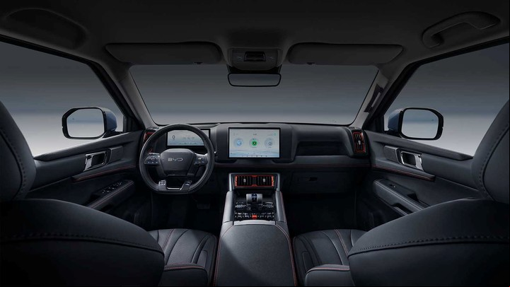 El interior de la BYD Shark se parece más al de un SUV que al de un vehículo de trabajo.