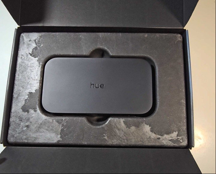 Philips Hue Sync, la caja que decodifica imágenes para transformarlas en luz: 499.999 pesos.