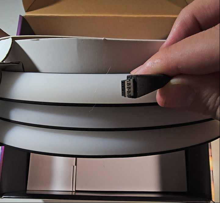 La tira de luz LED Gradient Philips Hue sirve para adherirla a un Smart TV.