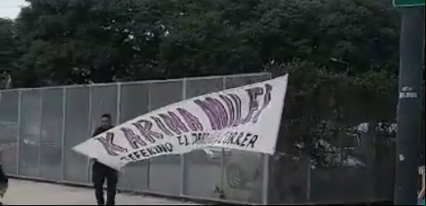 Karina Milei ordenó bajar pasacalles con su nombre cerca del Luna Park: quiénes son los dirigentes libertarios que los firmaron