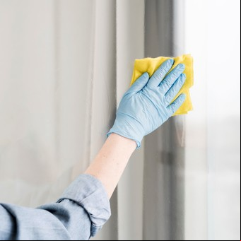 Cómo podés usar el vinagre para dejar las ventanas impecables 