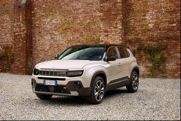 Cómo es el Jeep híbrido y más chico que Renegade que se fabricará en la región y llegará a la Argentina