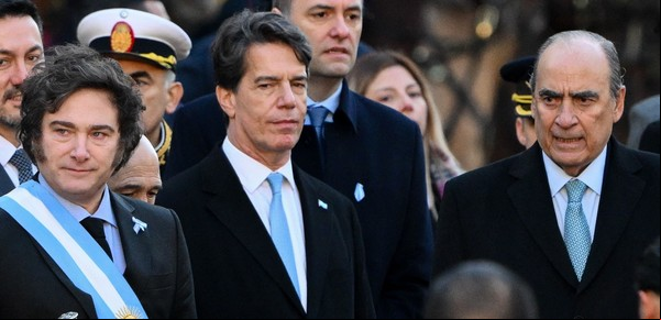 La historia secreta de la crisis de gabinete,  lo que se dijeron Milei y Posse y la "bomba" de Sturzenegger
